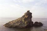 御神崎の岩（写真）